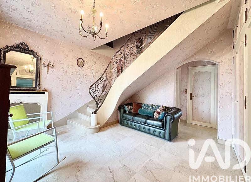 Maison - 216 m² - 10 pièces