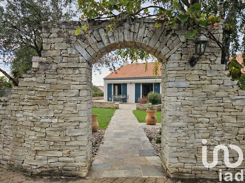 Maison - 312 m² - 9 pièces