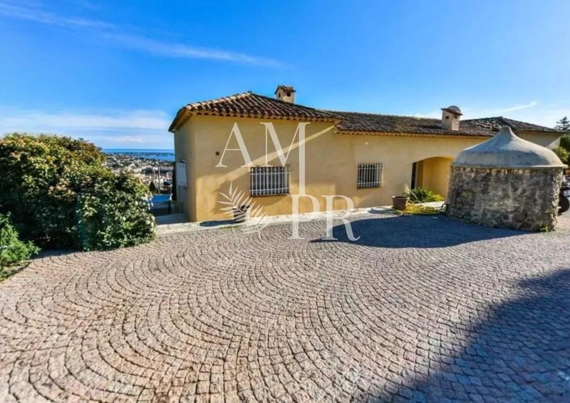 Villa - 233 m² - 5 pièces