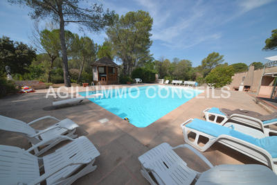 Villa - 3 082 m² - 7 pièces