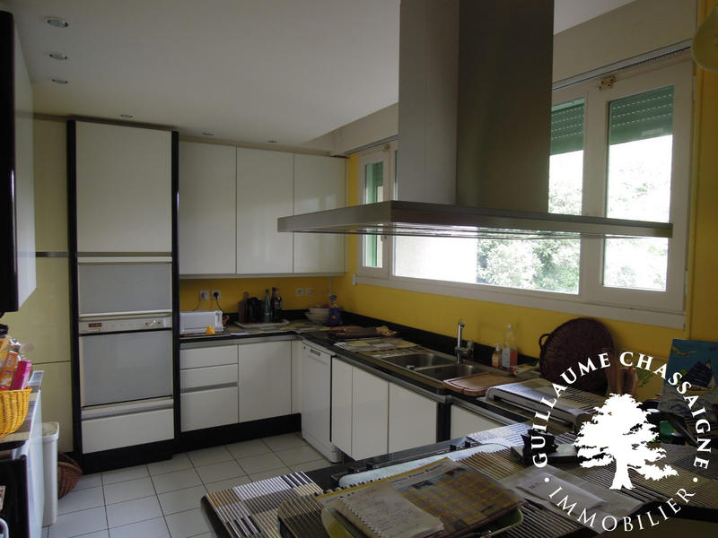 Maison traditionnelle - 330 m² - 8 pièces