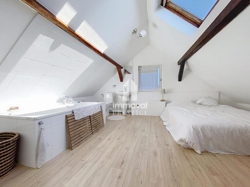 Maison - 207 m² - 8 pièces