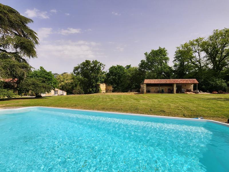 Maison - 250 m² - 6 pièces