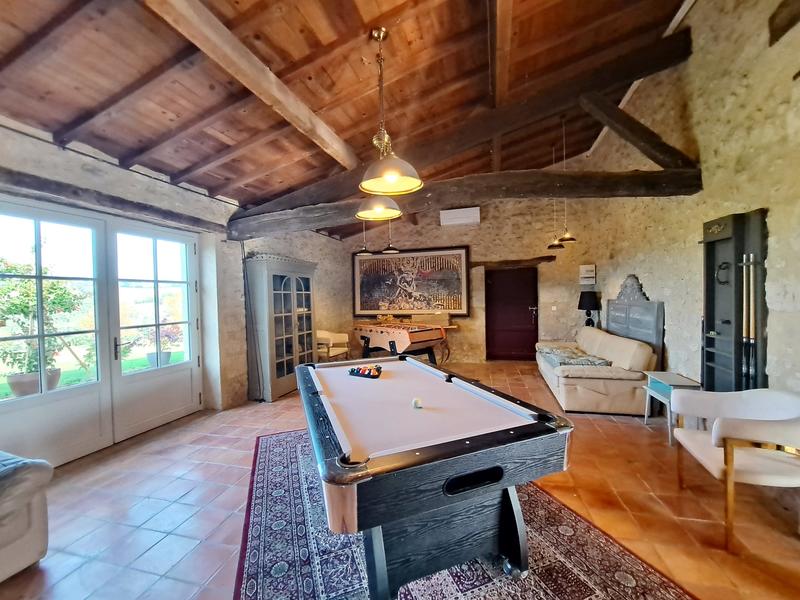 Maison - 557 m² - 16 pièces