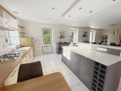 Demeure - 223 m² - 9 pièces