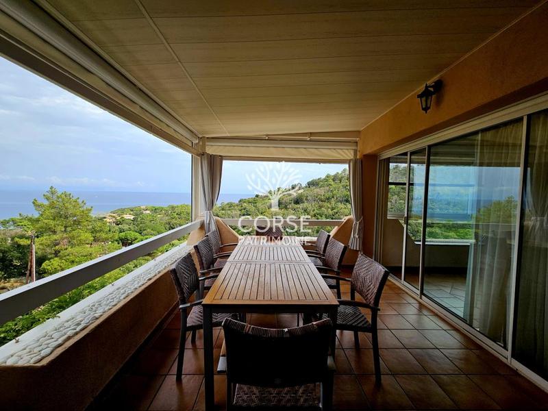 Villa - 242 m² - 9 pièces