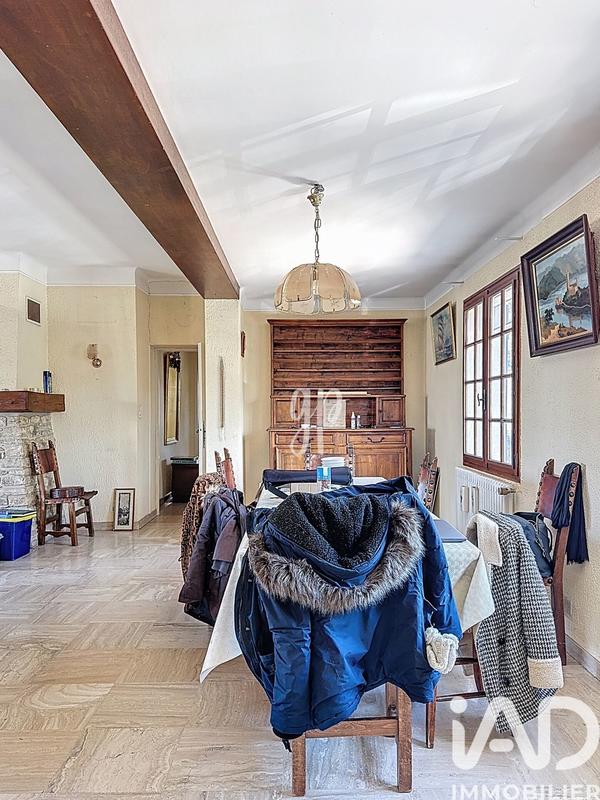 Maison - 233 m² - 7 pièces