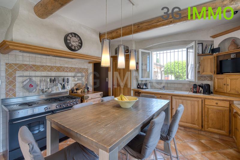 Villa - 180 m² - 8 pièces