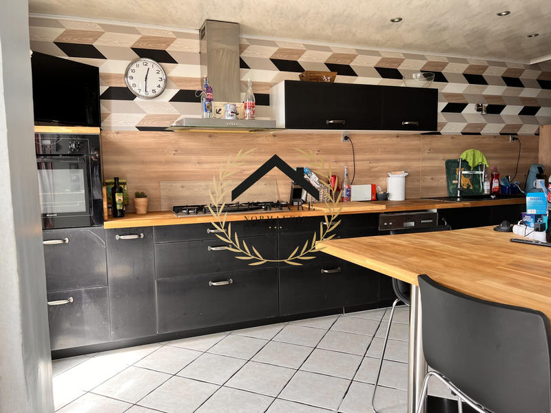 Maison traditionnelle - 162 m² - 6 pièces