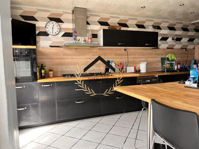 Maison traditionnelle - 162 m² - 6 pièces