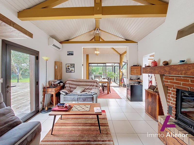 Maison traditionnelle - 145 m² - 11 pièces