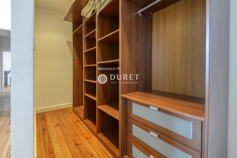 Maison - 258 m² - 14 pièces