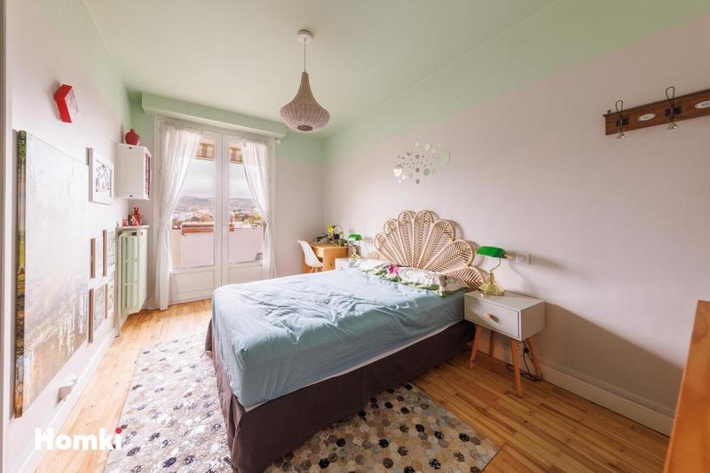 Appartement - 140 m² - 5 pièces