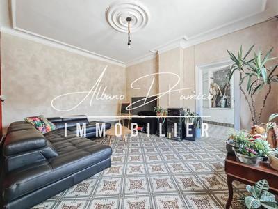 Maison - 182 m² - 9 pièces