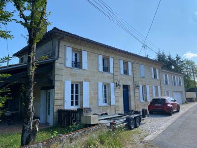 Maison - 250 m² - 7 pièces