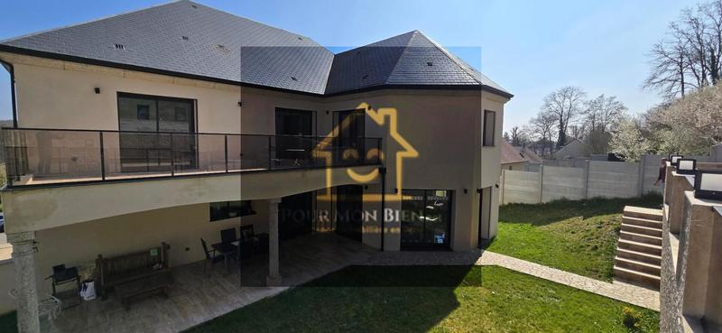 Maison - 315 m² - 8 pièces