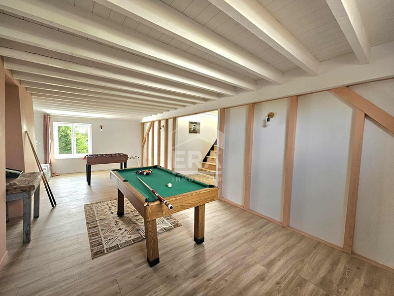 Maison - 184 m² - 9 pièces