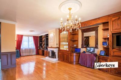 Maison - 215 m² - 8 pièces