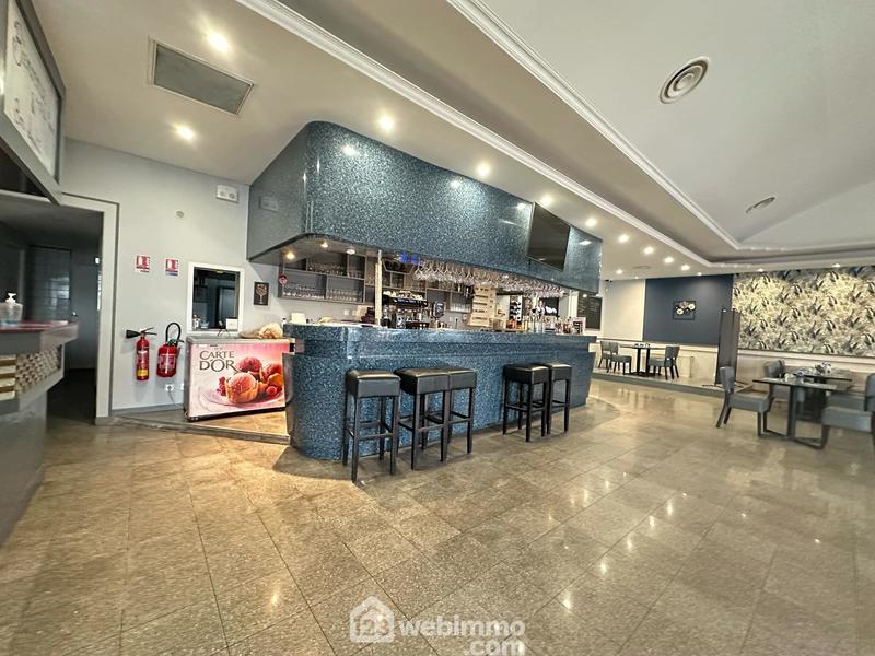 Local commercial - 372 m² - 8 pièces