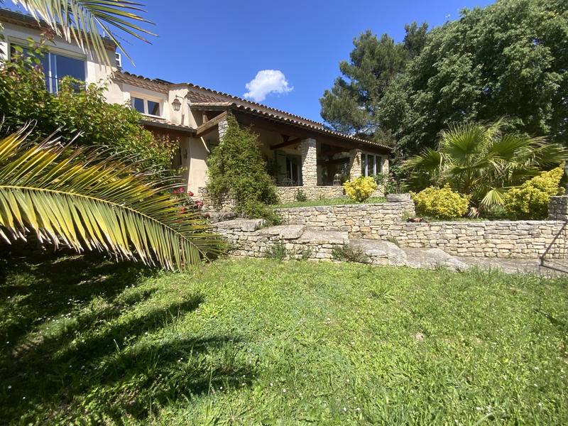 Maison - 210 m² - 6 pièces