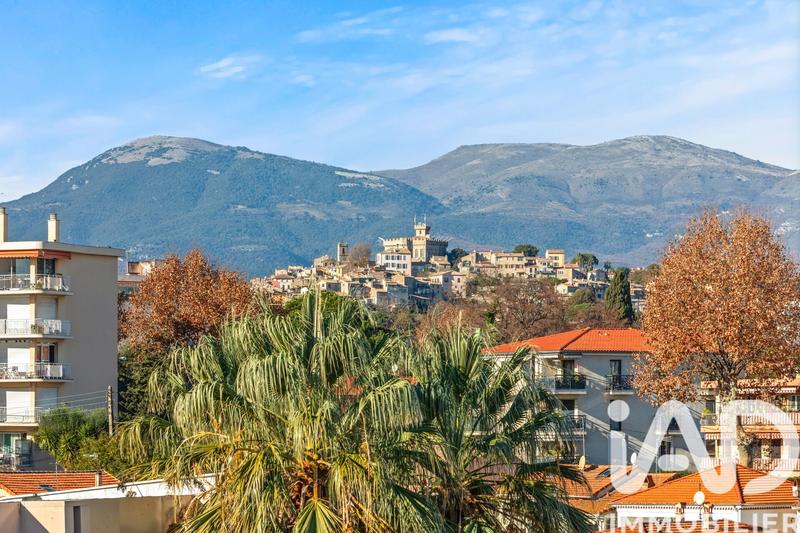 Appartement - 211 m² - 6 pièces