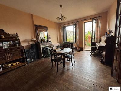 Maison traditionnelle - 331 m² - 9 pièces