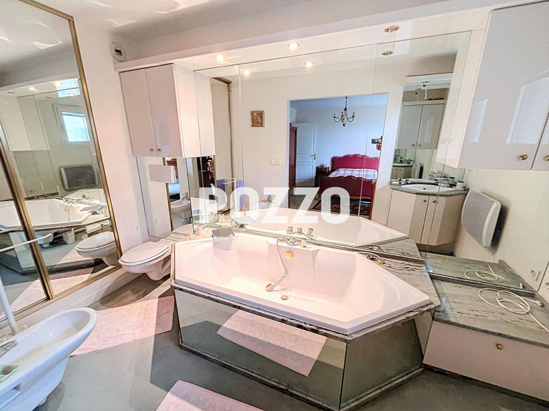 Appartement - 154 m² - 5 pièces