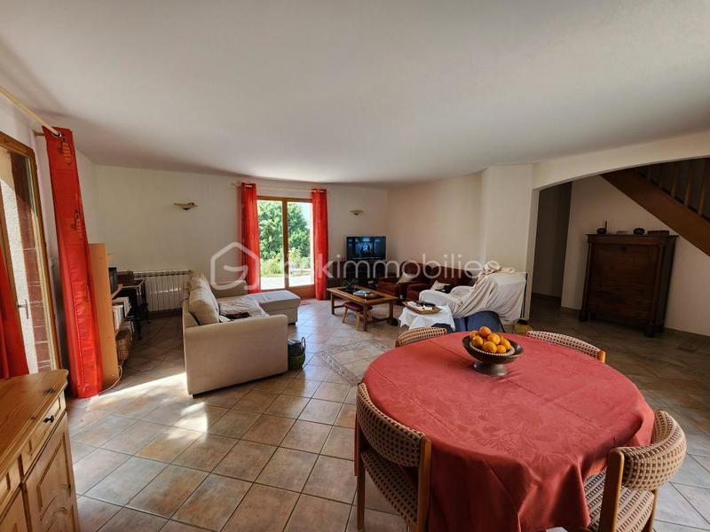 Maison traditionnelle - 230 m² - 7 pièces