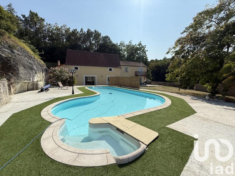 Maison - 215 m² - 8 pièces