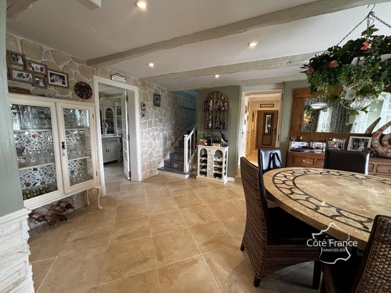 Propriété - 265 m² - 11 pièces