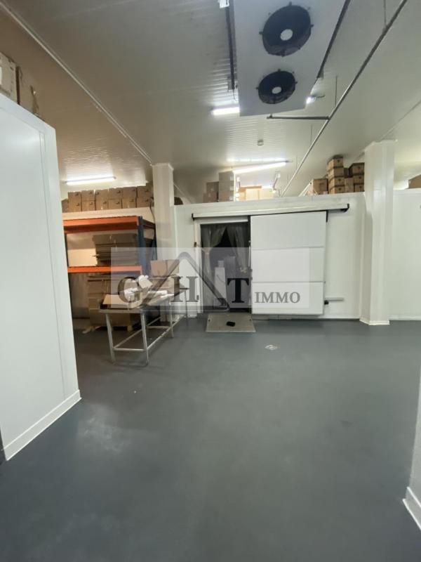 Entrepôt - 1 100 m²