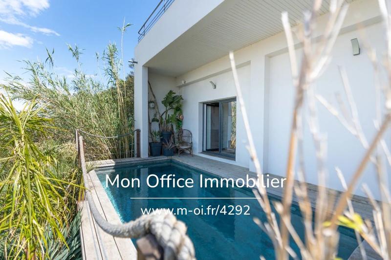 Villa - 216 m² - 6 pièces