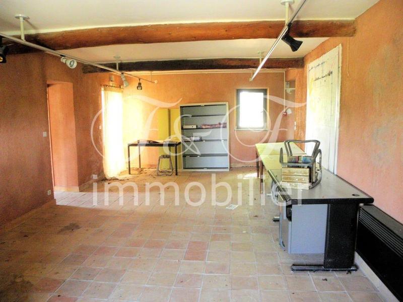 Propriété - 3 000 m²