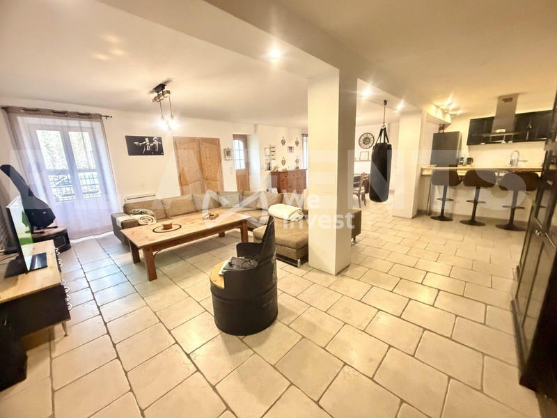Maison - 159 m² - 7 pièces