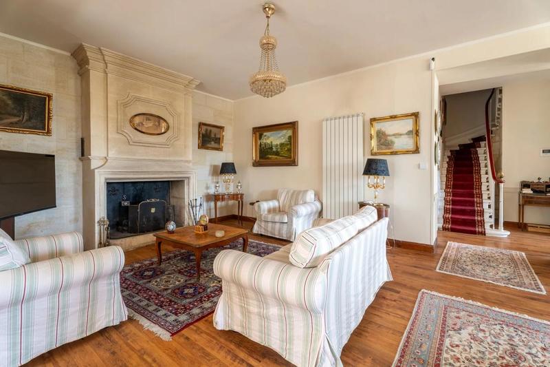 Château - 370 m² - 11 pièces