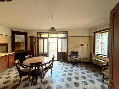 Maison - 367 m² - 14 pièces