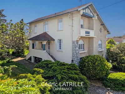 Maison - 200 m² - 8 pièces