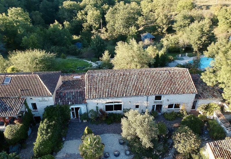 Maison en pierre - 423 m² - 19 pièces