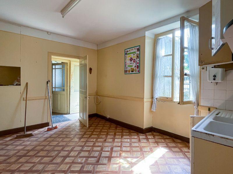 Maison - 214 m² - 11 pièces