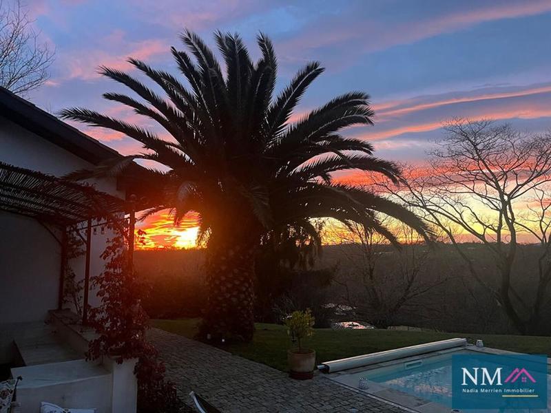 Demeure - 225 m² - 9 pièces