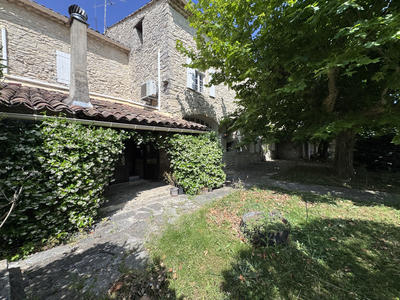Maison - 311 m² - 9 pièces