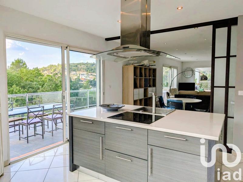 Maison - 230 m² - 8 pièces