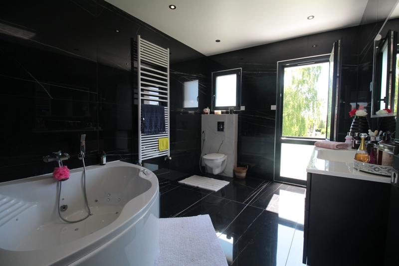 Maison contemporaine - 215 m² - 7 pièces