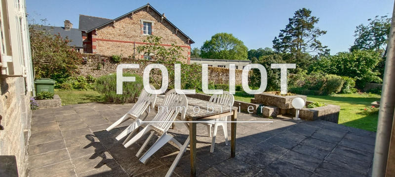 Maison - 250 m² - 8 pièces