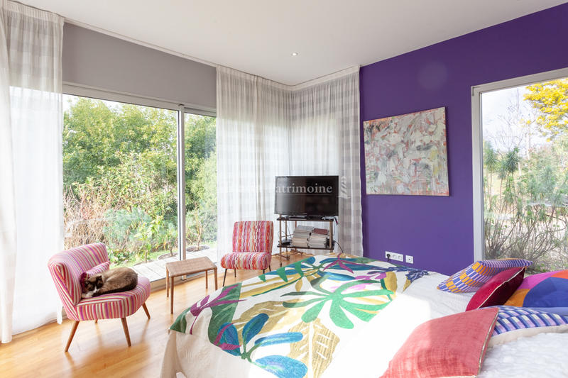 Maison - 220 m² - 7 pièces