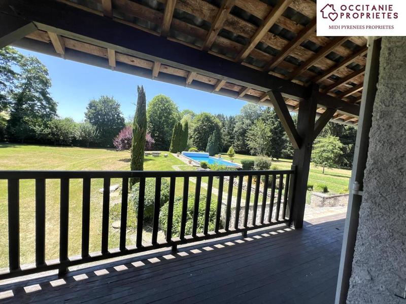 Propriété - 213 m² - 7 pièces