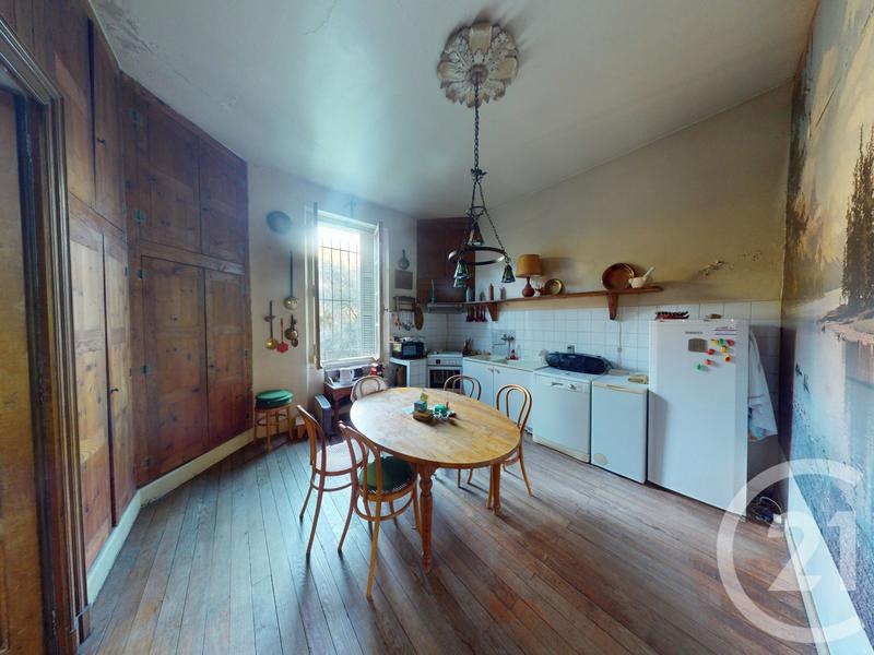 Maison - 400 m² - 8 pièces