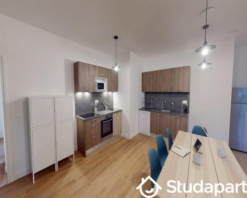 Chambre - 150 m² - 1 pièce