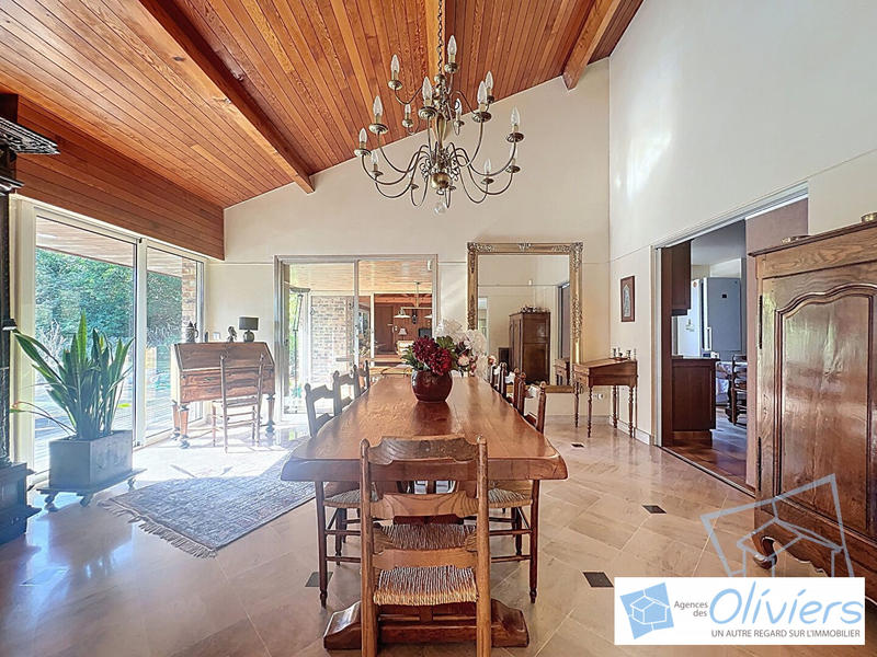 Maison contemporaine - 310 m² - 11 pièces