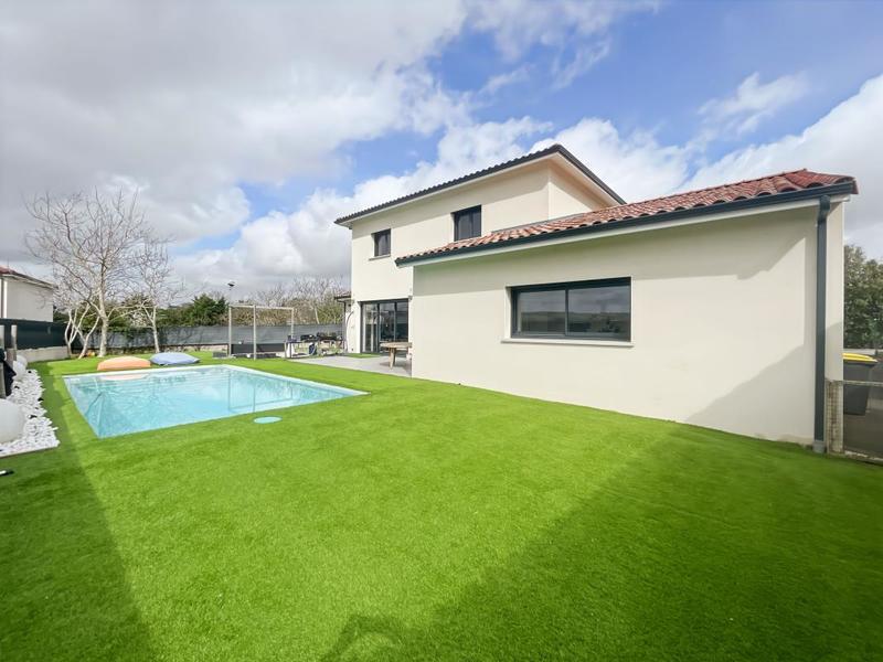 Maison - 187 m² - 5 pièces